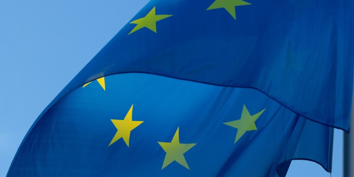 Europa Flagge blau mit gelben Sternen
